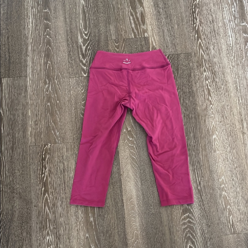 Beyond Yoga Rasberry pink CS Capri yoga pants